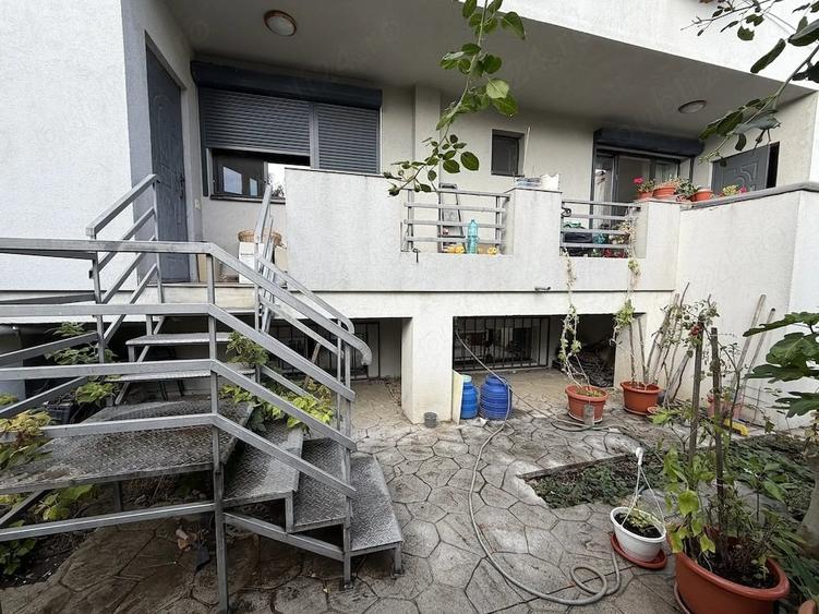 Apartament cu 3 camere în Dămăroaia