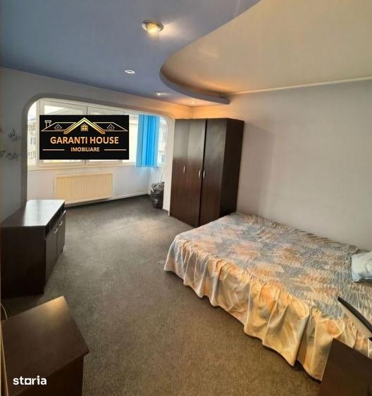 Apartament cu 3 camere decomandat în Republicii