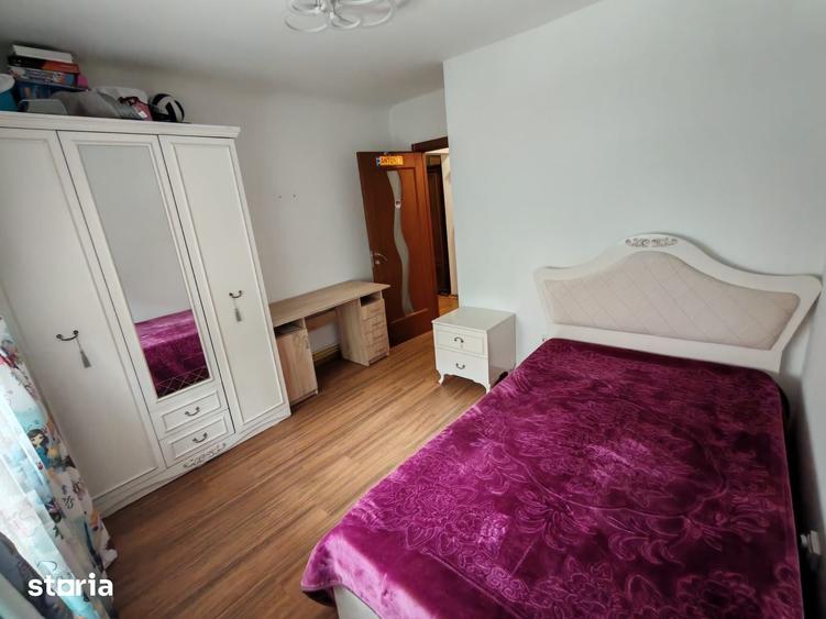 Apartament cu 4 camere decomandat în Calea București