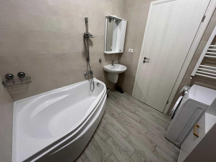 Apartament cu 2 camere decomandat în Roșu