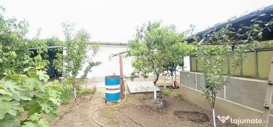 Casă cu 3 camere cu Canalizare în Vânători