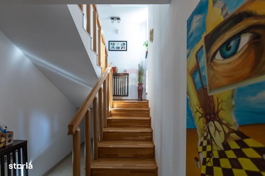 Casă cu 4 camere cu Teren 1617 Mp în Central