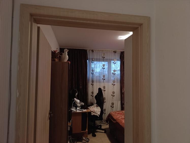 Apartament cu 4 camere decomandat în Bragadiru