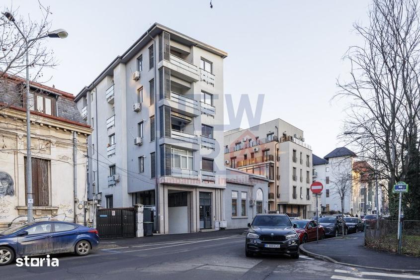 Apartament cu 9 camere, mobilat în Polonă