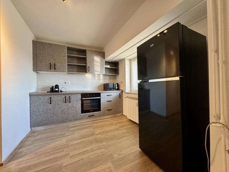 Apartament cu 4 camere decomandat, mobilat în Unirii