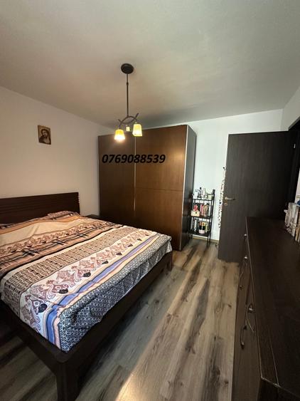 Apartament cu 3 camere decomandat în Drumul Taberei