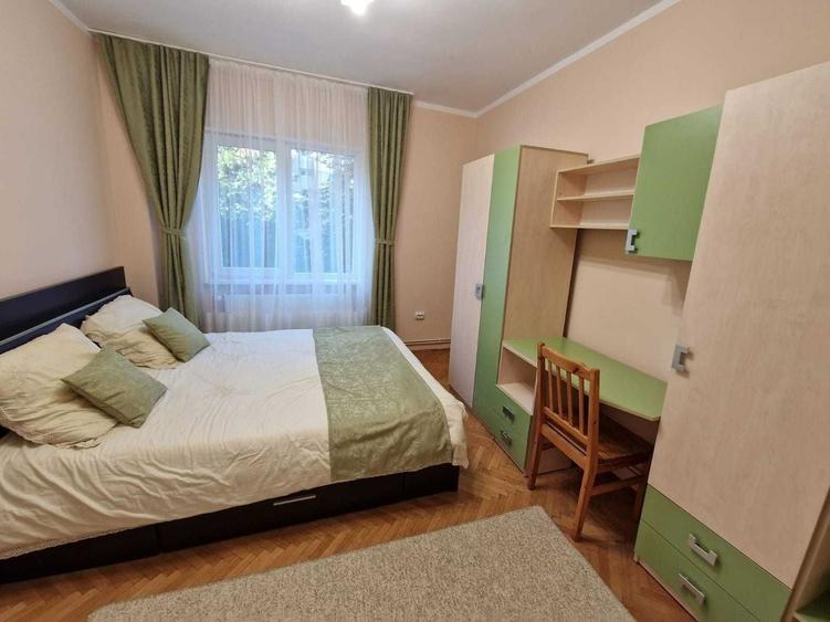 Apartament cu 4 camere decomandat, mobilat în Medicină