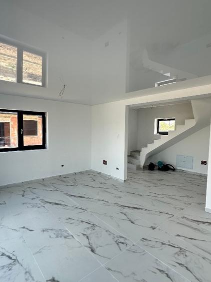 Casă individuală cu 3 camere cu Teren 220 Mp în Dumitrana