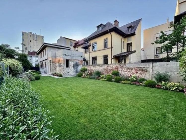 Casă individuală cu 5 camere decomandat cu Teren 177 Mp în Dorobanți