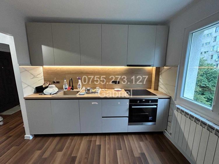 Apartament cu 3 camere semidecomandat în Apusului