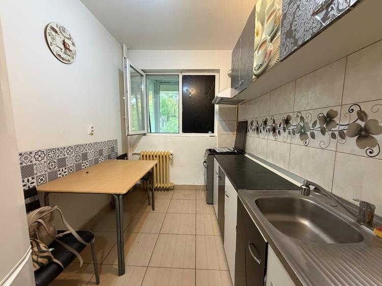 Apartament cu 2 camere semidecomandat în Dristor