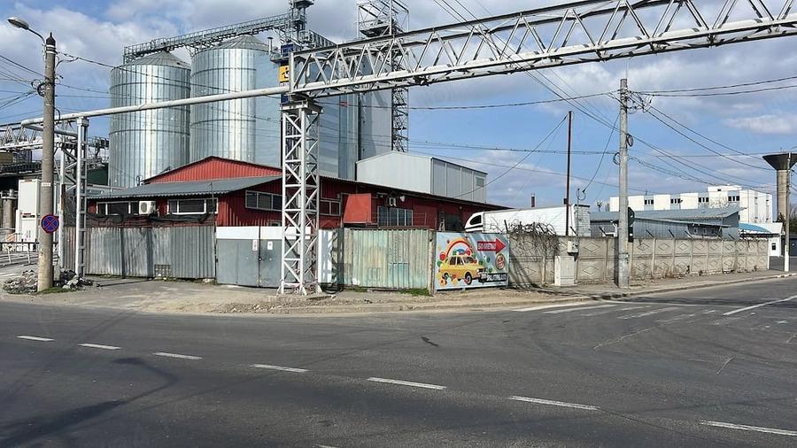 Spațiu comercial, de 1,000 mp, în Port