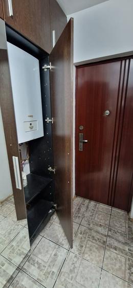 Apartament cu 2 camere semidecomandat, mobilat în Craiovița Nouă