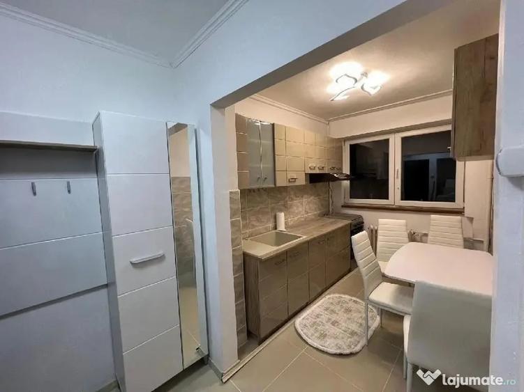 Apartament cu 3 camere decomandat în Iancului