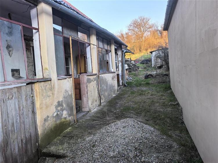 Casă individuală cu 3 camere cu Canalizare în Central