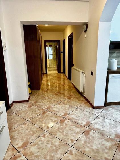 Apartament cu 3 camere decomandat în Calea Romanului