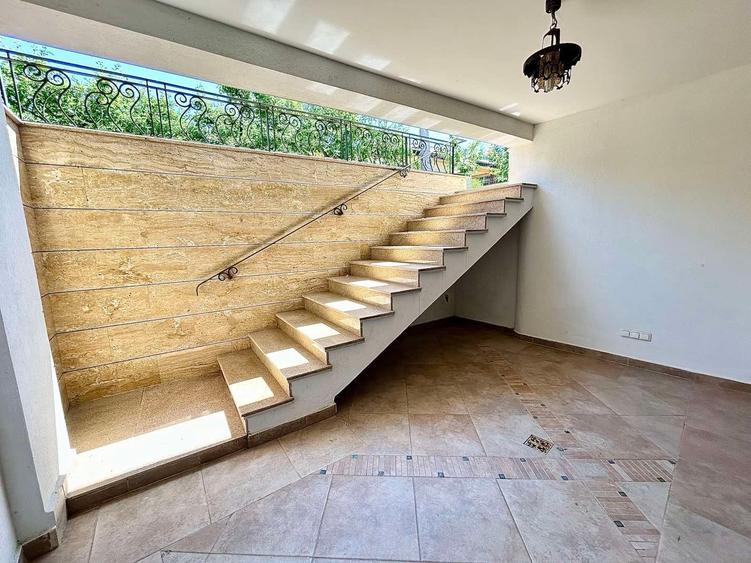 Casă individuală cu 6 camere cu Teren 515 Mp în Bucium