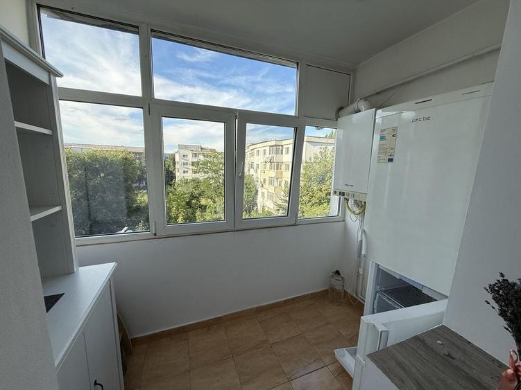 Apartament cu 3 camere decomandat în Nicolina