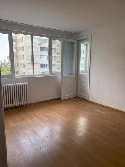 Apartament semidecomandat în Obor