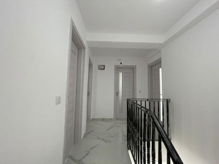 Casă cu 4 camere cu Teren 250 Mp în Berceni