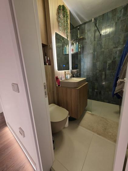 Apartament cu 4 camere semidecomandat, mobilat în P-ța Gorjului