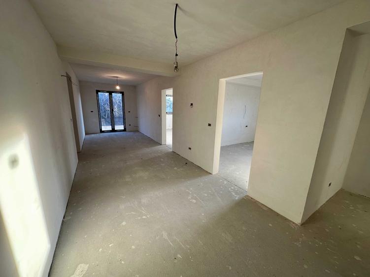 Casă cu 4 camere în Rozavlea