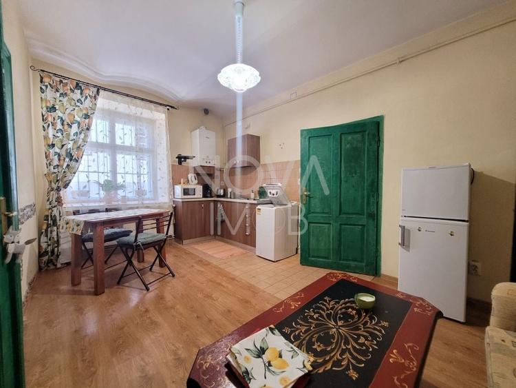 Apartament cu 2 camere nedecomandat, mobilat în Central