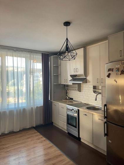 Apartament cu 3 camere decomandat în Florești