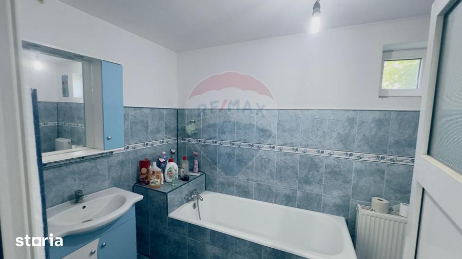 Casă cu 6 camere cu Teren 3300 Mp în Central