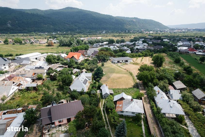 Casă cu 5 camere cu Teren 4242 Mp în Vânători-Neamț
