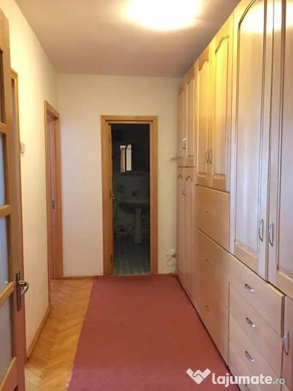 Apartament cu 3 camere decomandat în Independenței
