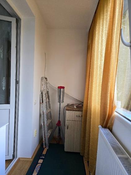 Apartament cu 3 camere semidecomandat în 1 Mai