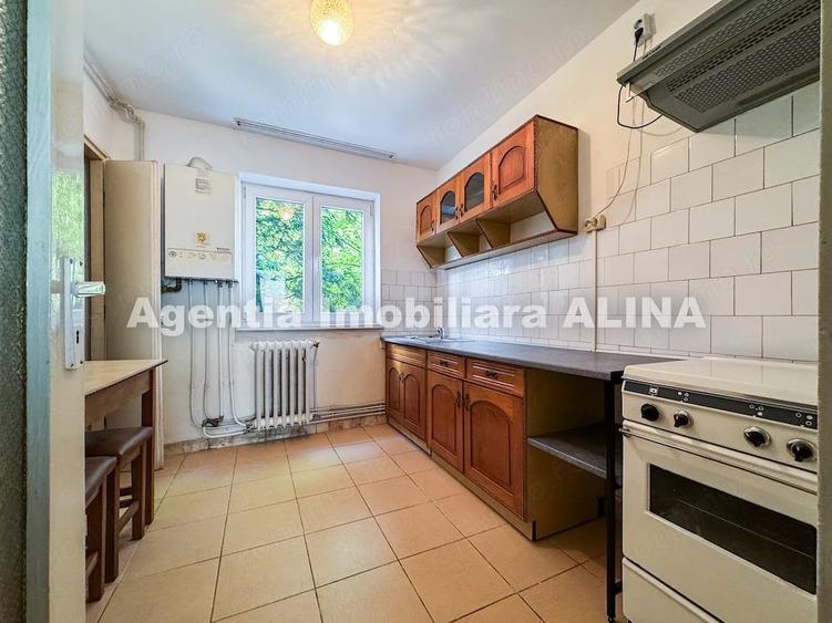 Apartament cu 4 camere decomandat în Progresul