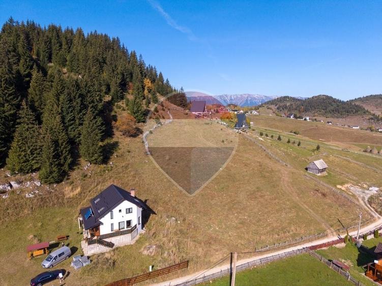 Teren Construcții intravilan de 4500 mp, în Fundata