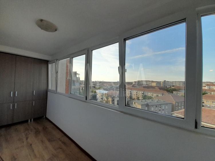 Apartament cu 3 camere semidecomandat în Decebal
