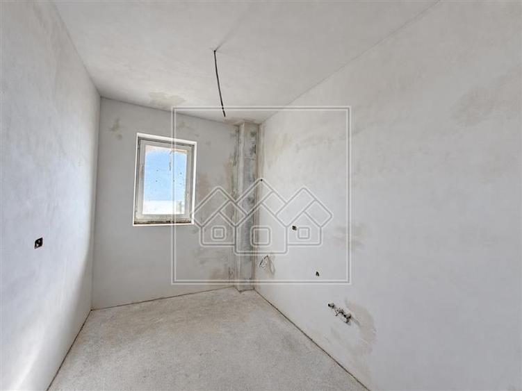 Apartament cu 2 camere decomandat în Exterior Vest