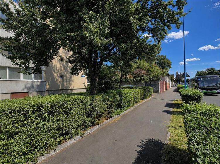 Apartament cu 3 camere decomandat, mobilat în Bartolomeu