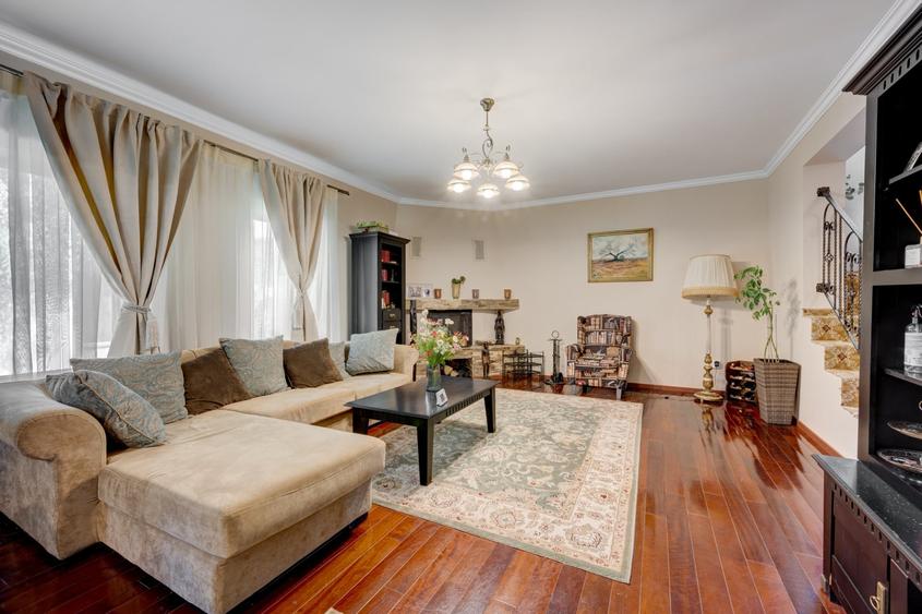 Casă individuală cu 4 camere cu Piscina în Domnești