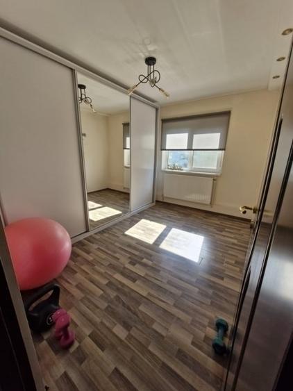 Apartament cu 3 camere decomandat în Nicolina