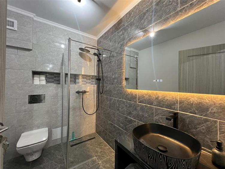 Apartament cu 4 camere decomandat în Orașul Vechi