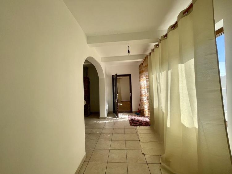 Casă individuală cu 3 camere cu Canalizare în Frătăuții Noi