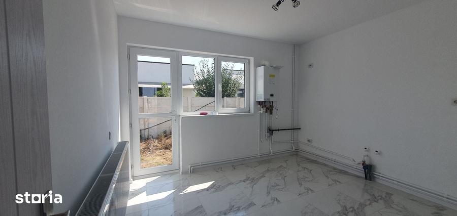 Casă cu 5 camere cu Teren 360 Mp în Șimnicu de Sus