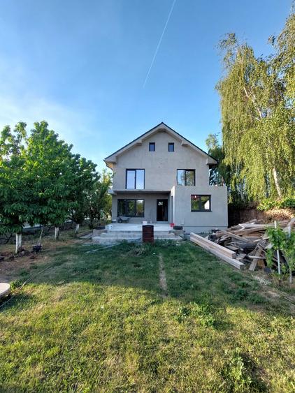 Casă cu 4 camere în Exterior Vest