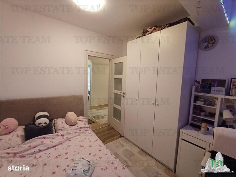 Apartament cu 3 camere semidecomandat în Roșu