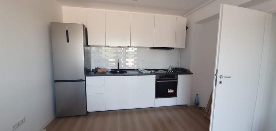 Apartament cu 3 camere decomandat în Exterior Vest
