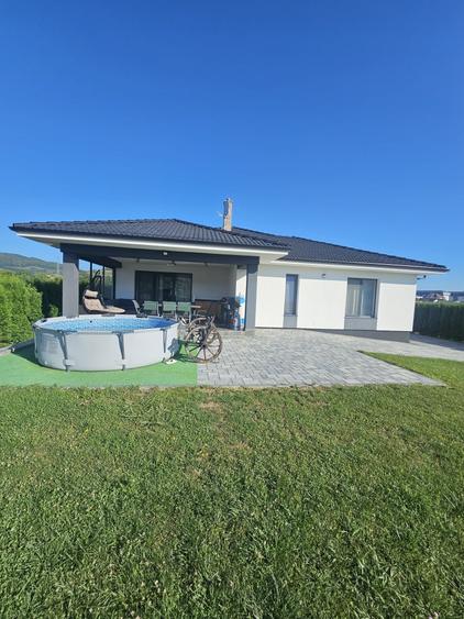 Casă cu 3 camere în Viișoara
