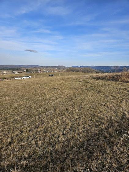 Teren de 4467 mp, în Măguri