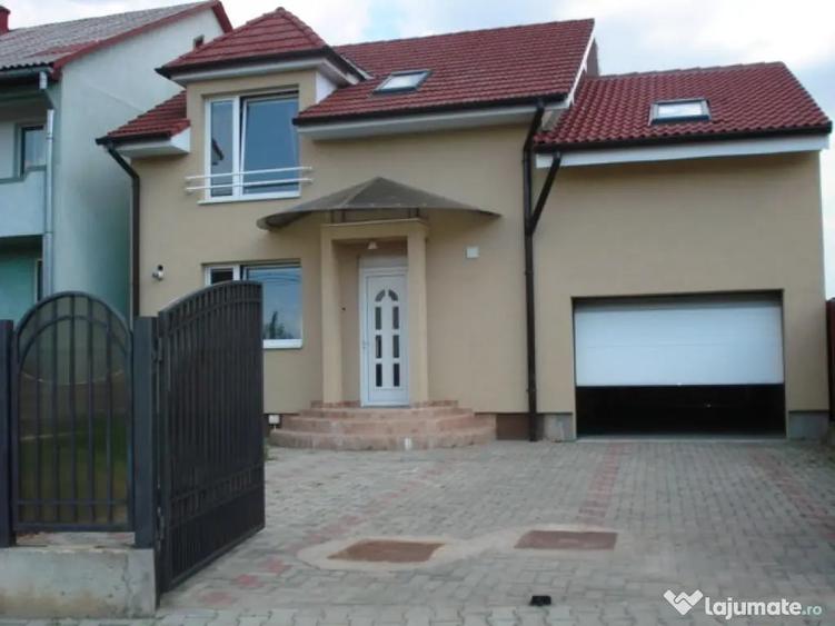 Casă cu 4 camere cu Teren 500 Mp în Central