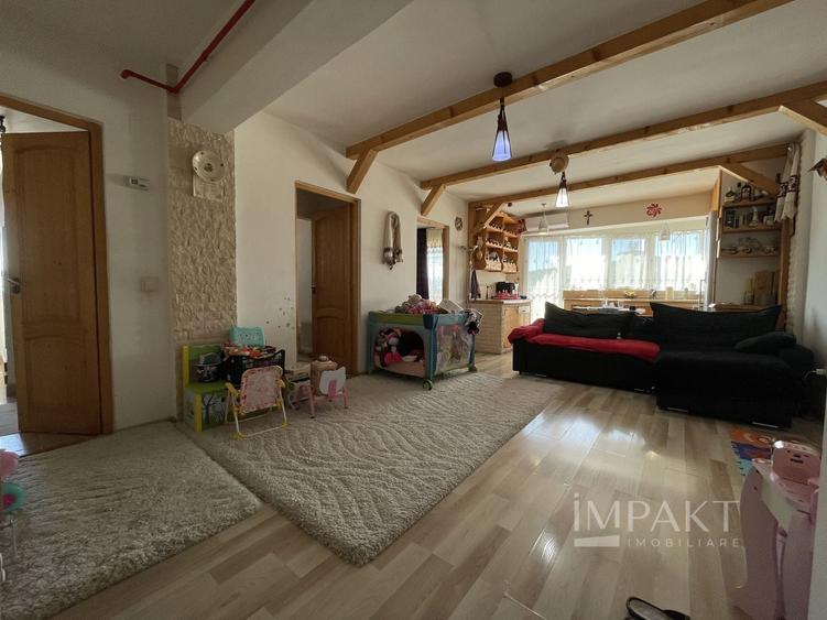 Apartament cu 3 camere semidecomandat, mobilat în Baciu