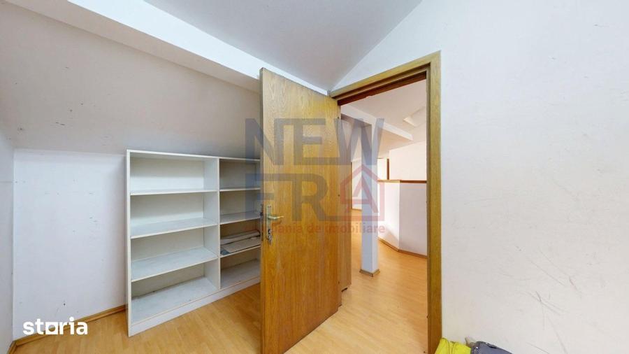 Casă cu 9 camere cu Teren 221 Mp în Eminescu